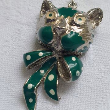 Privjesak Mačka srebro i emajl ručni rad 925 srebro