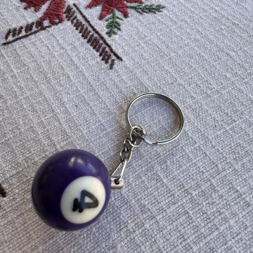 Privjesak za Kljuceve u obliku Bilijarske Kugle