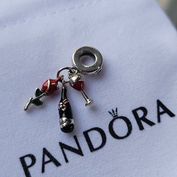 Privjesak pandora srebro boca vina, čaša i ruža - love