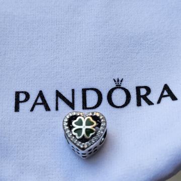 Privjesak pandora srebro djetelina u srcu