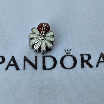 Privjesak Pandora srebro sa žigom Bubamara i cvijet