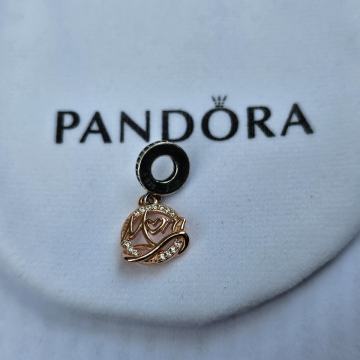 Privjesak Pandora srebro sa zigom MOM