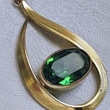 Privjesak sa zelenim kamenom Americ G&K