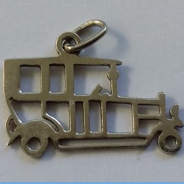 Srebrni privjesak auto