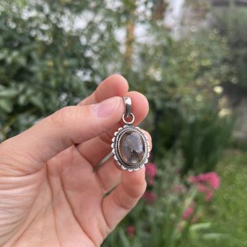 Novi srebrni privjesak s kamenom, 925