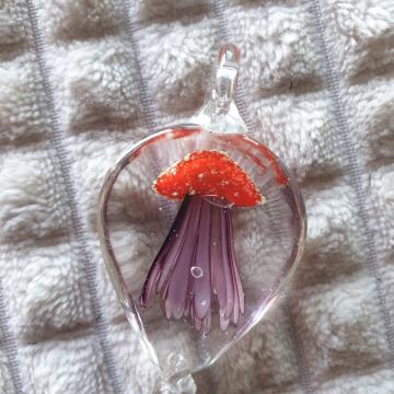Stakleni privjesak meduza - crvena