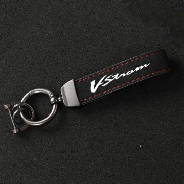 SUZUKI- V STROM- KOŽNI PRIVJESAK ZA KLUČ SA ŠRAFCIGEROM