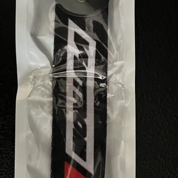 SUZUKI V Strom- PRIVJESAK ZA KLJUČ- CRVENI- LOGO