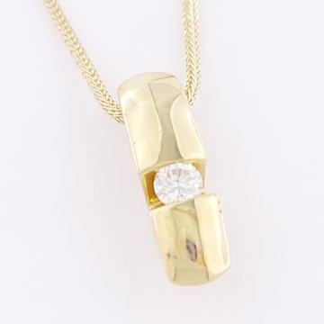 ZLATNI DIJAMANTNI PRIVJESAK 0,10ct. 14K (585) 1,97g NOVO • GOLD SHOP •