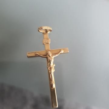 Zlatni križić 18k