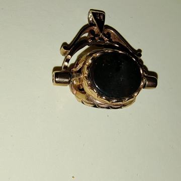 Zlatni privjesak, ASJ, 1980 i neka god, 3 kamena koja se vrte, okreću