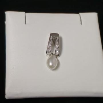 ZLATNI PRIVJESAK S DIJAMANTIMA I BISEROM / R1, RATE !