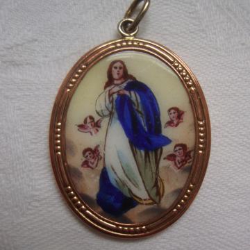 Zlatni privjesak Marija sa anđelima 8kt zlato Secesija