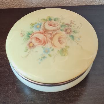 Kutija za nakit,vintage.  Proizvedeno u Italiji.  Alabaster. Većih je