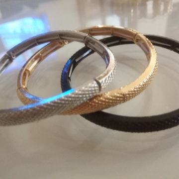 3 komada NARUKVICE - NOVO 3 komada za 10 eur