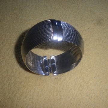 ACCESSORIZE - ELEGANTNA ŽENSKA NARUKVICA 6,5 x 6cm