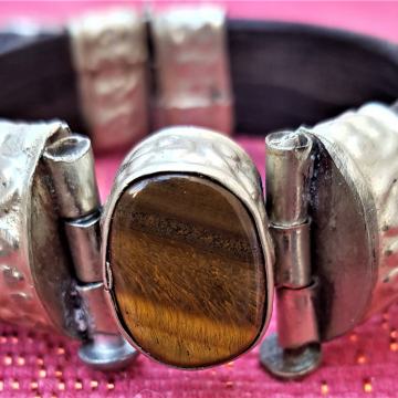 antique narukvica od roga sa tigrovim okom