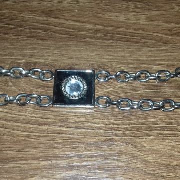 Bijela metalna narukvica sa bijelim kamenom - BIŽUTERIJA