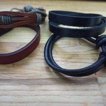 Četri kožne narukvice