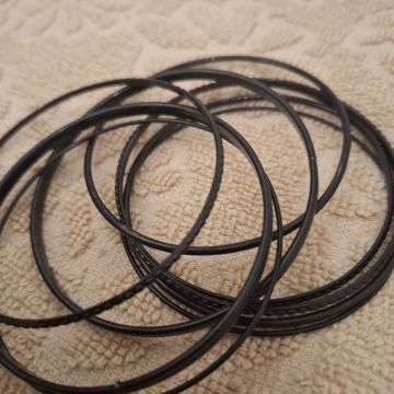 Crne metalne narukvice