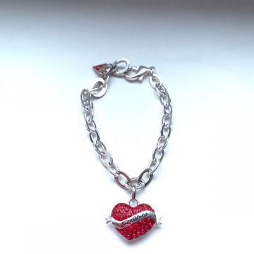 Nova Guess narukvica sa crvenim kristalnim srcem