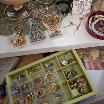 LOT RAZNOG NAKITA 20 komada za 25,00 eur