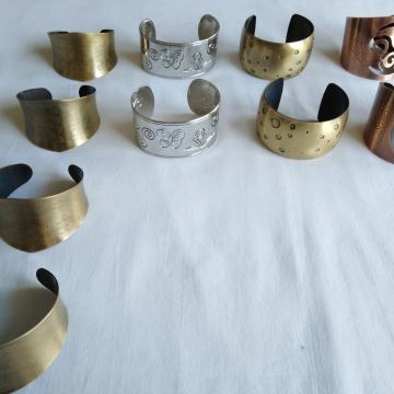 Metalna narukvica boja zlata srebra bakra Novo