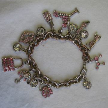 NARUKVICA sa 15 privjesaka sa kristalima. SAND-2