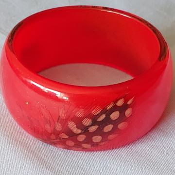 NARUKVICA - CRVENA. Tri ptičja pera u Epoks smoli. Mob