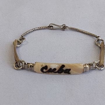 NARUKVICA. CUBA. Sedef ploćica. Tamnije kao od kosti. Mob