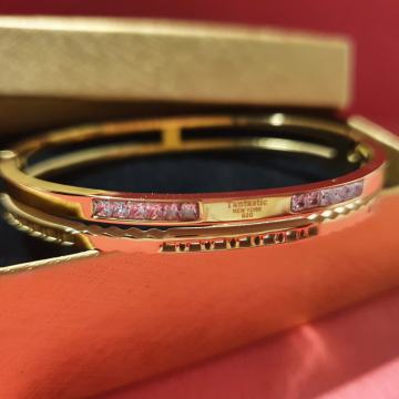 Narukvica kirurški čelik čvrsta dupla, sa cirkonima, pozlaćena, žig Ta