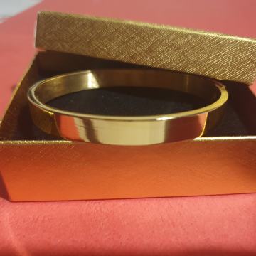 Narukvica kirurški čelik čvrsta šira, pozlaćena