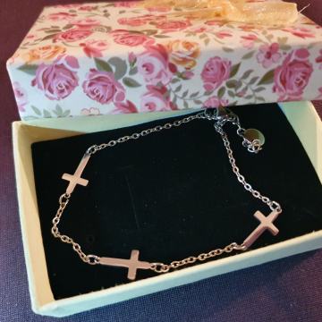 Narukvica kirurški čelik sa križićima