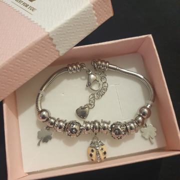 Narukvica kirurški čelik like Pandora s privjescima