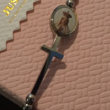 Narukvica kirurški čelik Majka Božja i križ