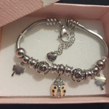 Narukvica kirurški čelik s privjescima