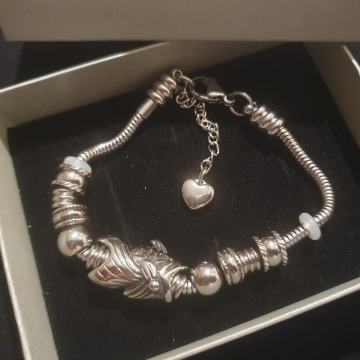 Narukvica kirurški čelik s privjescima