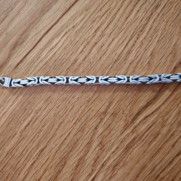 Srebrna narukvica kraljevski vez 57 grama