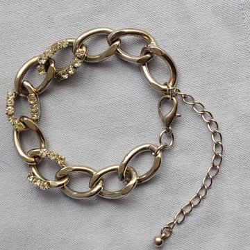 NARUKVICA Lanac nikal boje s kristalima. Mob