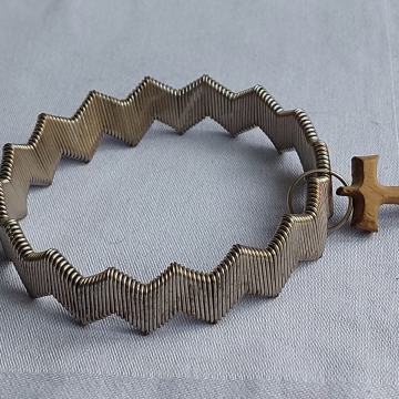 NARUKVICA - Metal-rastezljiva s Križićem. Mob