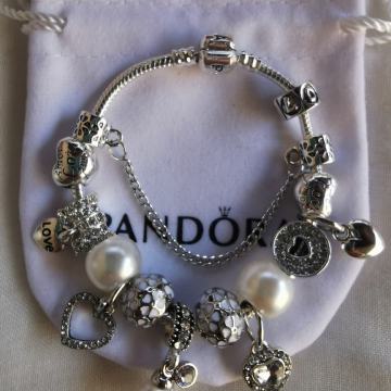 Narukvica Pandora, biseri /srce, nova!