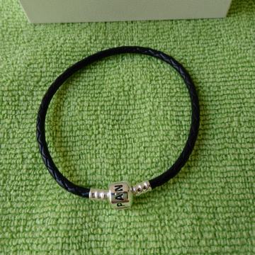 Narukvica Pandora, koža, 19 cm nova!