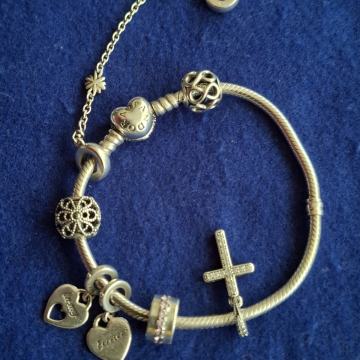 NARUKVICA. PANDORA sa privjescima. 30 gr. Mob