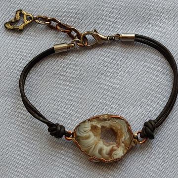 NARUKVICA. Poludragi kamen, obložen bakrom. Mob