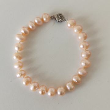 Narukvica rozi biseri