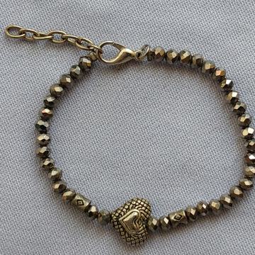 NARUKVICA. Srce i višekutno brušeni crni elementi. Mob