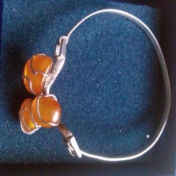 narukvica srebrena s jantarom