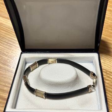 Narukvica srebro kaučuk