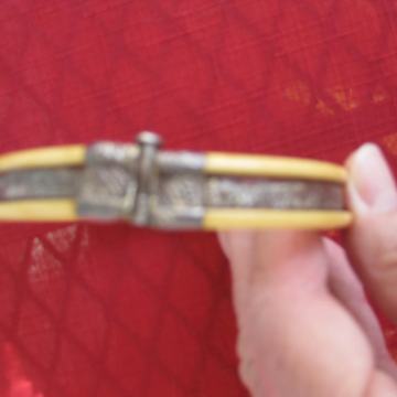 Narukvica: unutarnji promjer 6,8 cm, vanjski 7,8 cm, širina 1,2 cm,