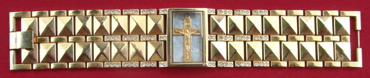 Narukvica zlatne boje sa križićem